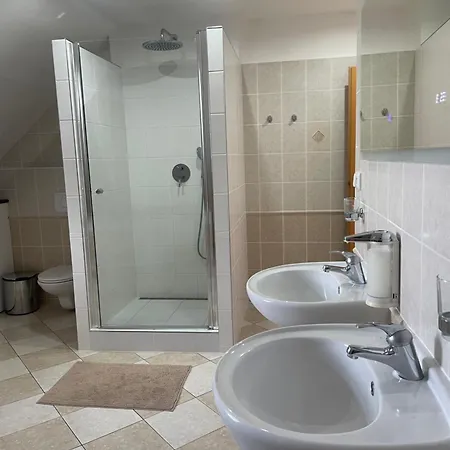 Rodinny Dum Divisov U Benesova, Na Spravedlnosti 276 Villa *