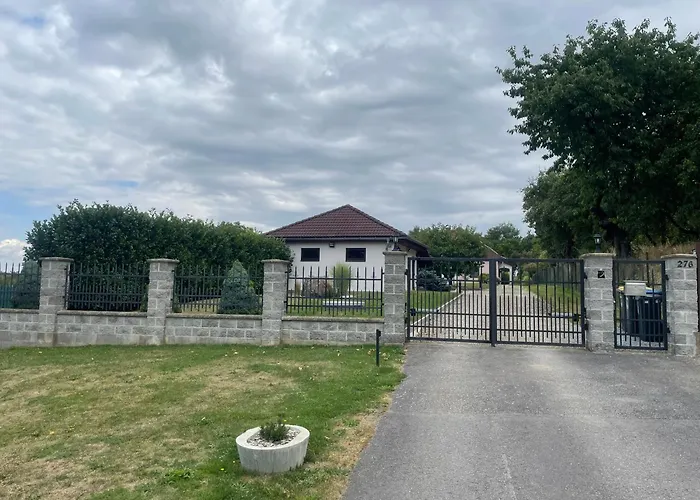 Rodinny Dum Divisov U Benesova, Na Spravedlnosti 276 Villa *